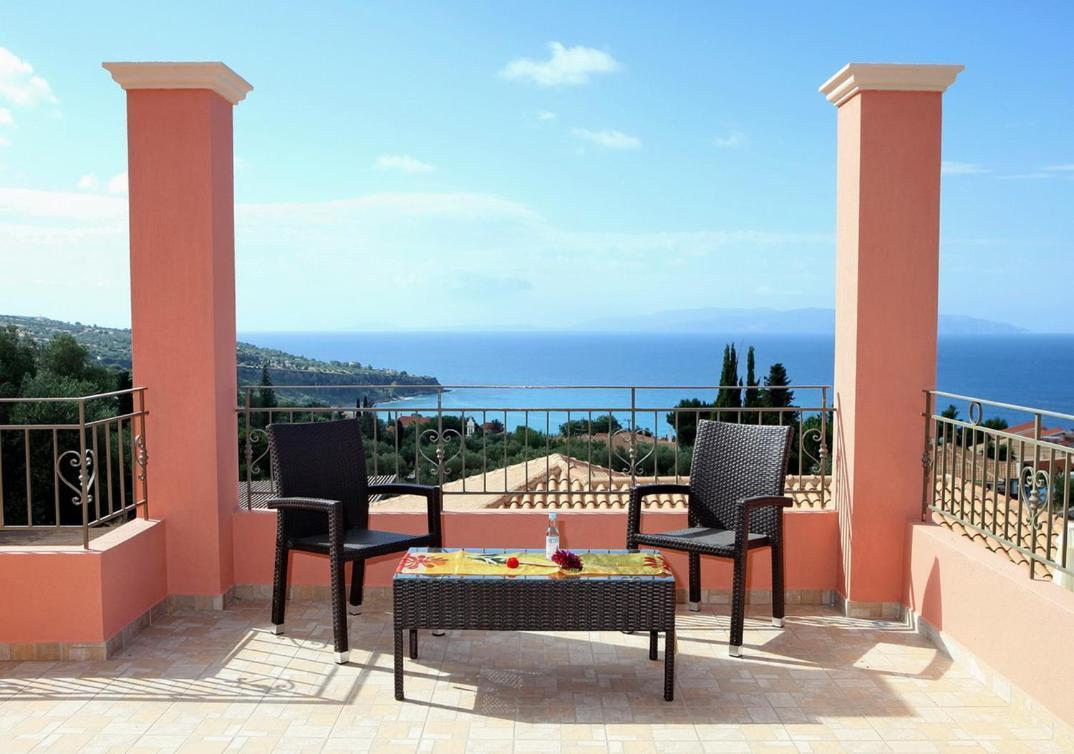 Provenzo And Meliti Villas Lurdáta Kültér fotó