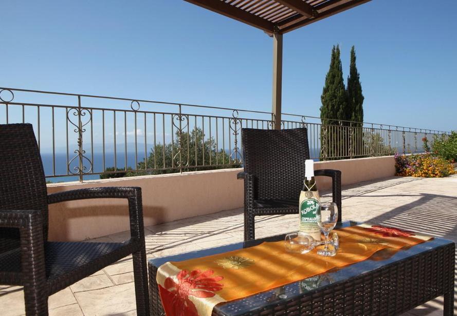 Provenzo And Meliti Villas Lurdáta Kültér fotó